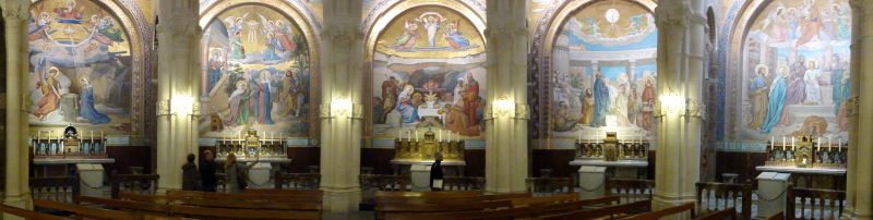 In der Kirche voin Lourdes