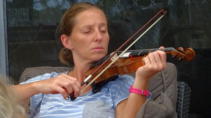 Sarah an der Geige...?