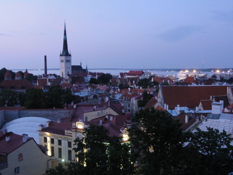 Tallin at night