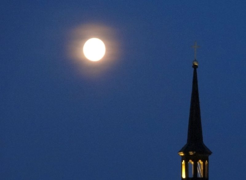 Vollmond über Tallin