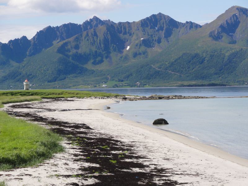 weisser Sandstrand auf den Vesteralen
