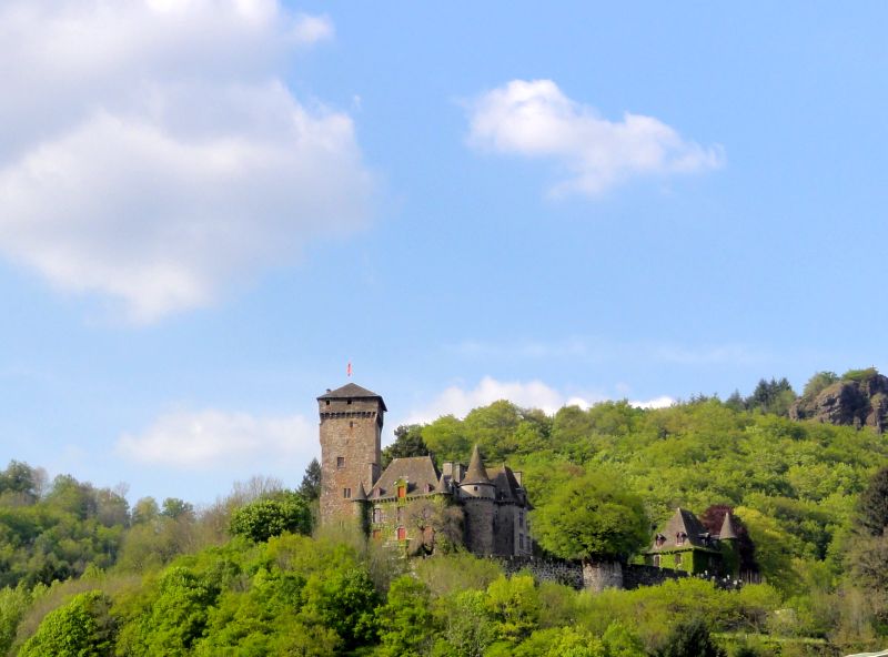 zweitletzte Übernachtung, am Fusse eines Schlosses