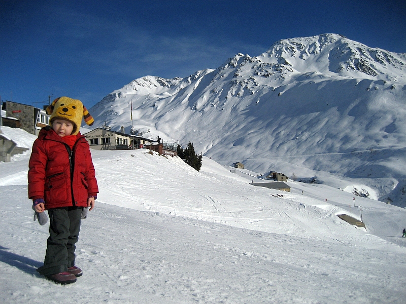 little Vivien in the big Mountains