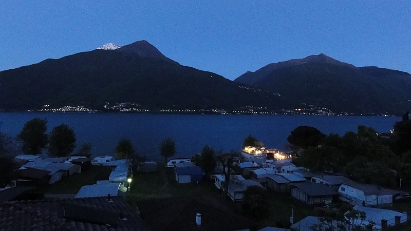 Dämmerung in Pianello dell Lario 