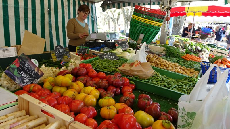 provenzialischer Markt in Dieulefit