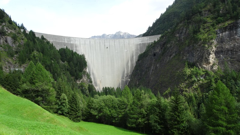 Staumauer in Luzzone